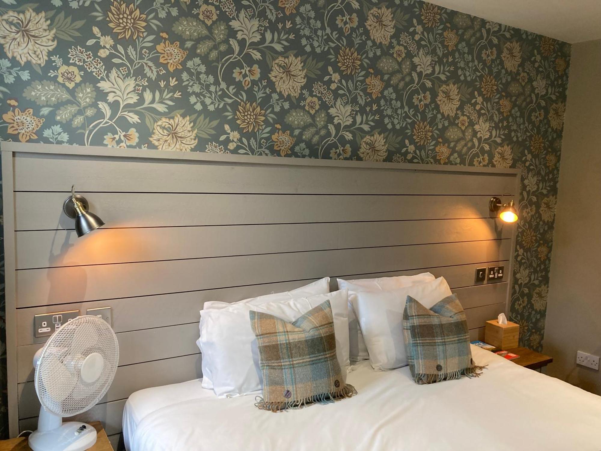 West Port Hotel Линлитгоу Экстерьер фото